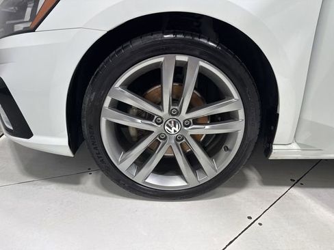 Used 2018 Volkswagen Passat 2.0T R-Line FWD image 4