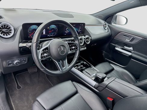 Used 2023 Mercedes-Benz GLA 250 4MATIC w/ Premium Package image 7