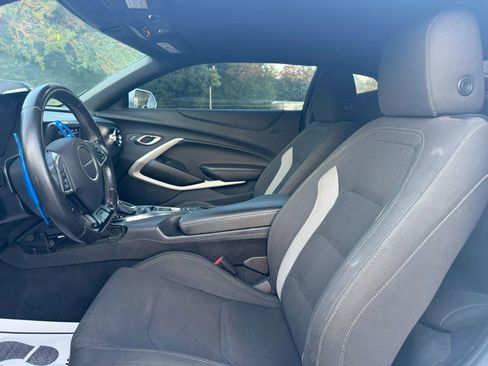 Used 2020 Chevrolet Camaro LT RWD image 10