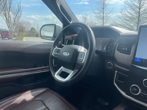 Used 2024 Ford Expedition Limited image 29