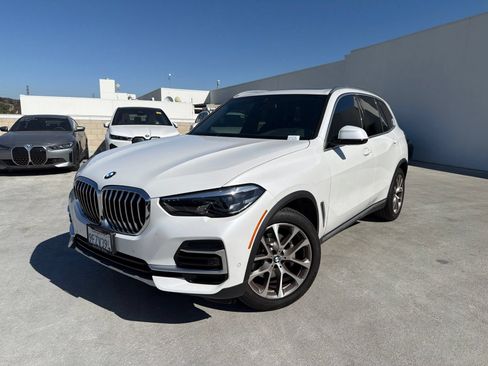 Used 2023 BMW X5 xDrive40i w/ Premium Package AWD/4WD image 3