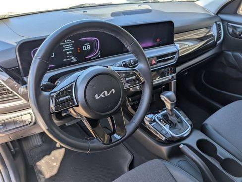 Used 2025 Kia Seltos S image 9