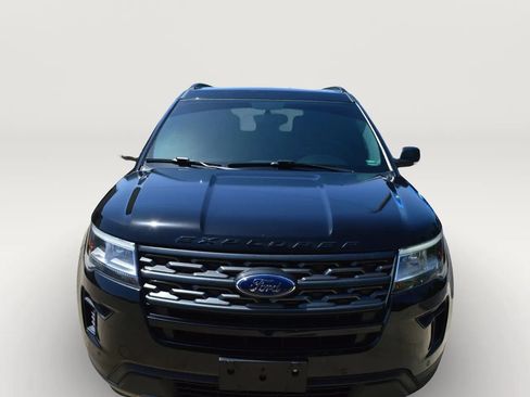 Used 2018 Ford Explorer XLT w/ Equipment Group 202A AWD/4WD image 2