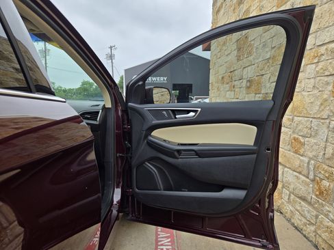 Used 2017 Ford Edge SEL w/ Equipment Group 201A FWD image 8