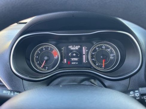 Used 2019 Jeep Cherokee Latitude w/ Popular Appearance Group FWD image 21