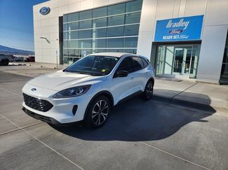 Used 2022 Ford Escape SE w/ SE Sport Appearance Package video 1