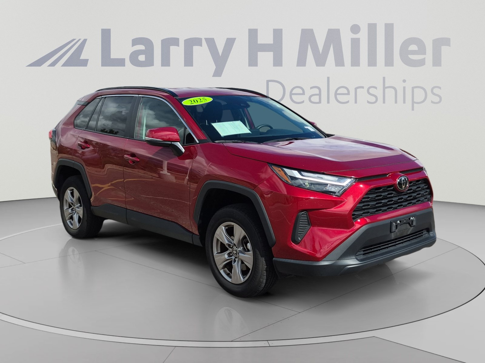 Used 2025 Toyota RAV4 XLE AWD/4WD image 7