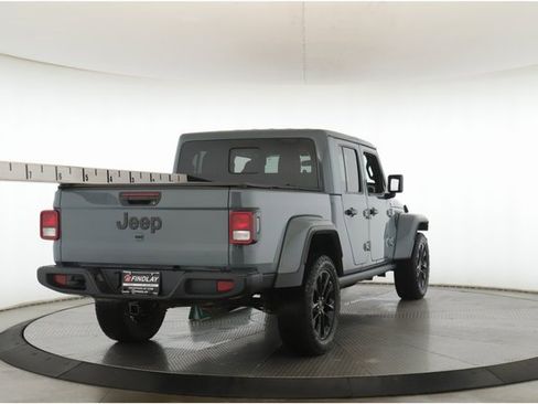 Used 2024 Jeep Gladiator Sport image 7