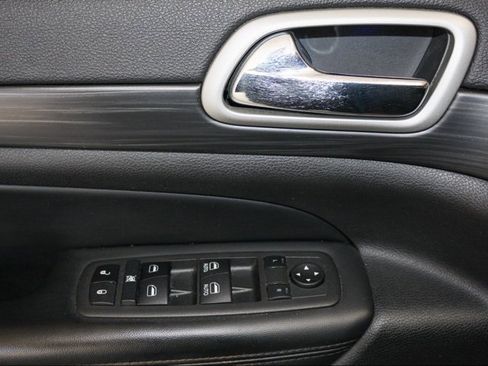 Used 2021 Jeep Grand Cherokee Laredo image 11