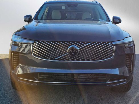 New 2025 Volvo XC90 B6 Ultra image 2