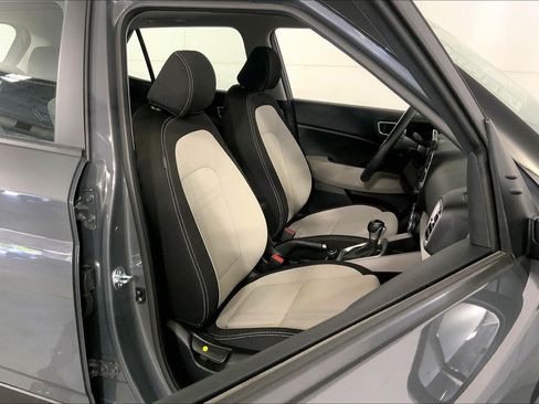 Used 2025 Hyundai Venue SEL FWD image 7