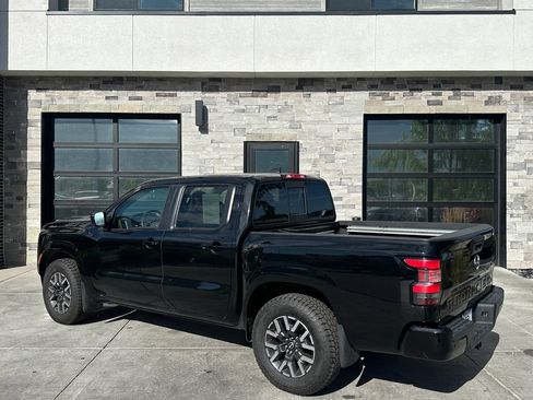 Used 2022 Nissan Frontier SV AWD/4WD image 7