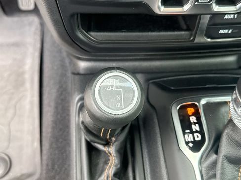 Used 2023 Jeep Gladiator Overland AWD/4WD image 9