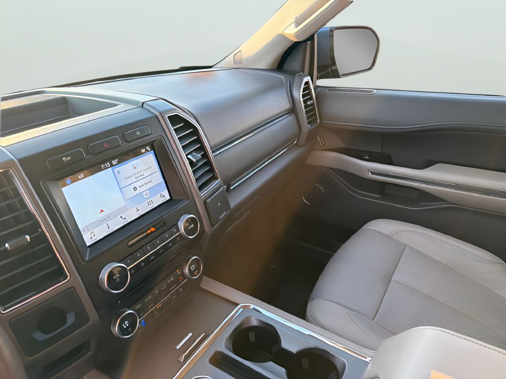 Used 2018 Ford Expedition XLT w/ Equipment Group 202A RWD image 26
