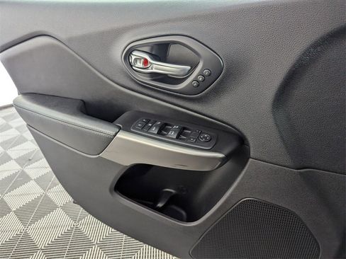 Used 2020 Jeep Cherokee Limited image 32