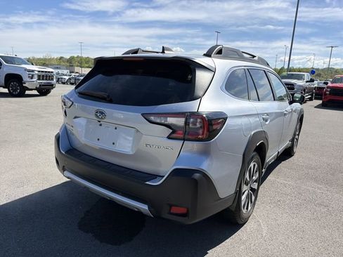 Used 2025 Subaru Outback Limited AWD/4WD image 7