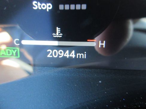 Used 2025 Toyota Sienna Platinum AWD/4WD image 35