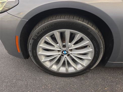 Used 2023 BMW 540i w/ Premium Package image 25