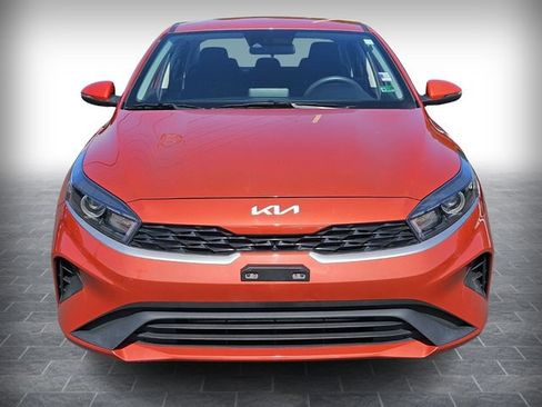 Used 2023 Kia Forte LXS w/ LXS Technology Package FWD image 2