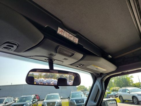 Used 2019 Jeep Wrangler Sport image 28