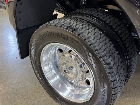 Used 2025 Ford F450 Platinum w/ FX4 Off-Road Package image 22