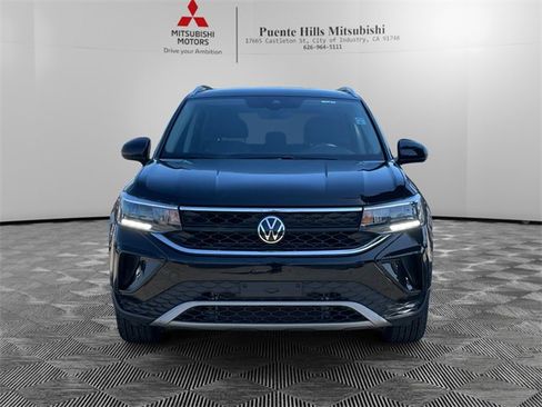 Used 2024 Volkswagen Taos SE image 2