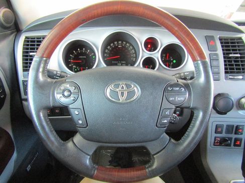 Used 2011 Toyota Sequoia Platinum image 18