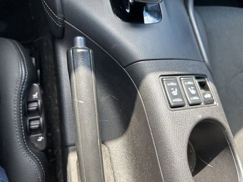 Used 2023 Nissan Z w/ Floor Mat Package (L93) RWD image 32