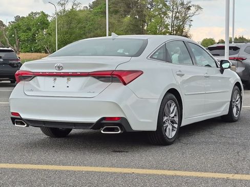 Used 2021 Toyota Avalon XLE w/ Moonroof Package FWD image 3