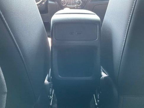 Used 2024 Chevrolet Trax RS w/ Sunroof Package FWD image 33