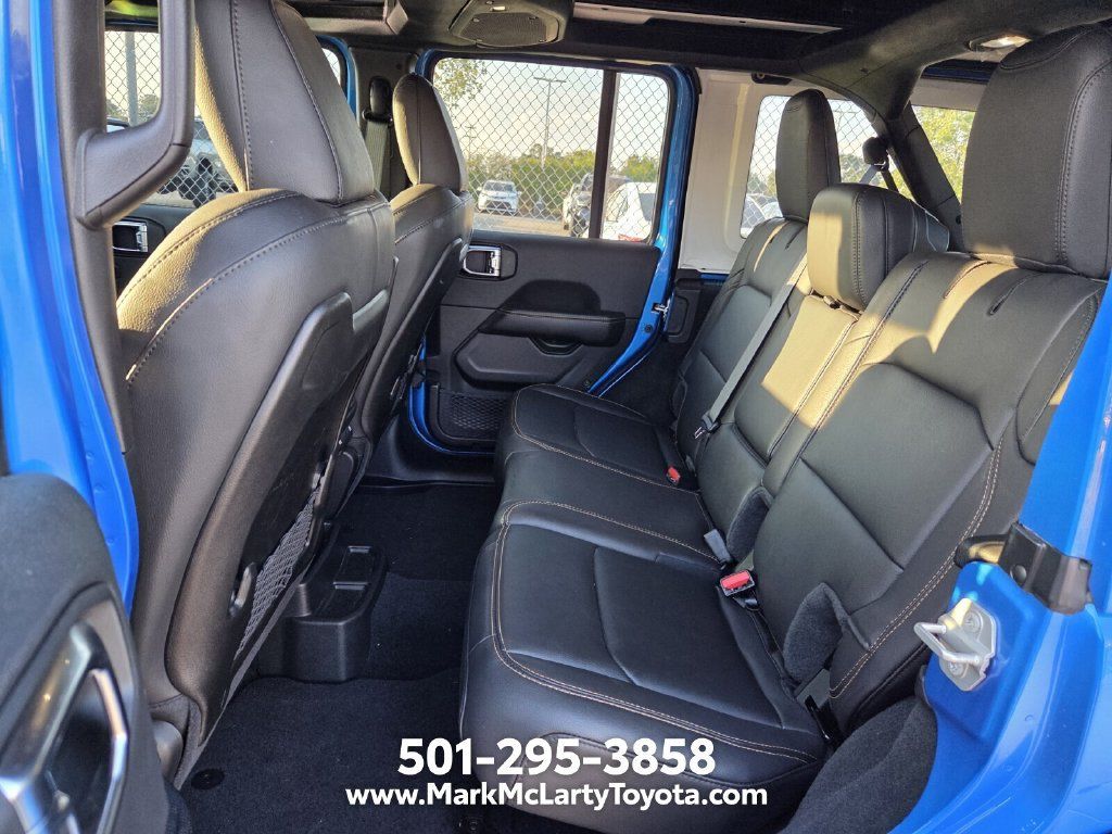 Used 2025 Jeep Wrangler Unlimited Sahara AWD/4WD image 8