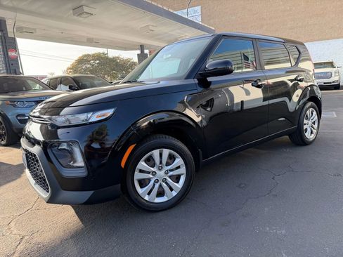 Used 2020 Kia Soul LX image 6