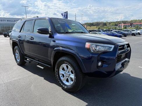 Used 2022 Toyota 4Runner SR5 Premium w/ Moonroof Package image 2