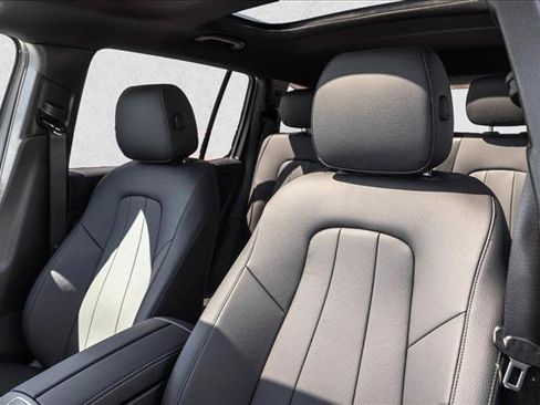 New 2026 Mercedes-Benz GLB 250 4MATIC image 12