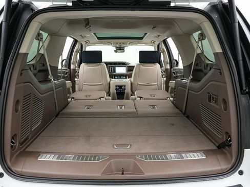 Used 2024 GMC Yukon XL Denali w/ Denali Reserve Package image 24