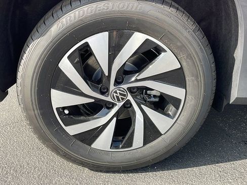 Certified 2025 Volkswagen Tiguan S FWD image 29