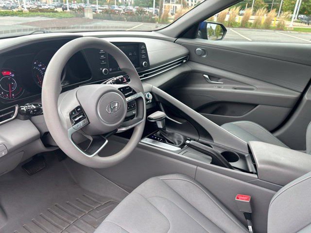 Used 2022 Hyundai Elantra SEL w/ Cargo Package FWD image 11
