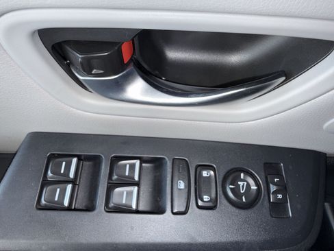 Used 2023 Honda Pilot Touring image 15