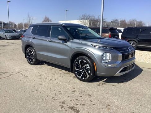 Used 2022 Mitsubishi Outlander SEL image 3