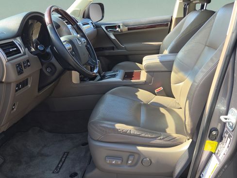 Used 2018 Lexus GX 460 Premium w/ Premium Package image 11