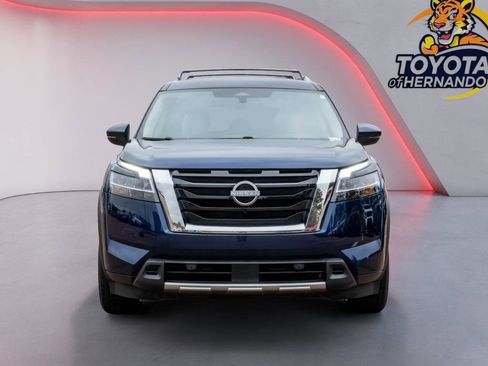 Used 2024 Nissan Pathfinder SL image 2