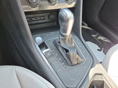 Used 2019 Volkswagen Tiguan SE image 12