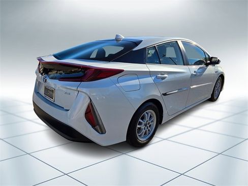 Used 2022 Toyota Prius Prime XLE image 4