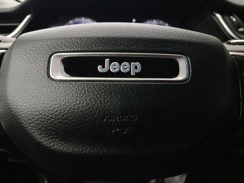 Used 2024 Jeep Grand Cherokee Laredo RWD image 5