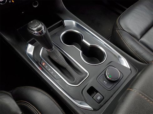 Used 2020 Chevrolet Traverse LT image 32