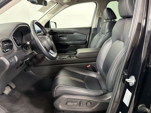 Used 2023 Honda Pilot Touring image 5