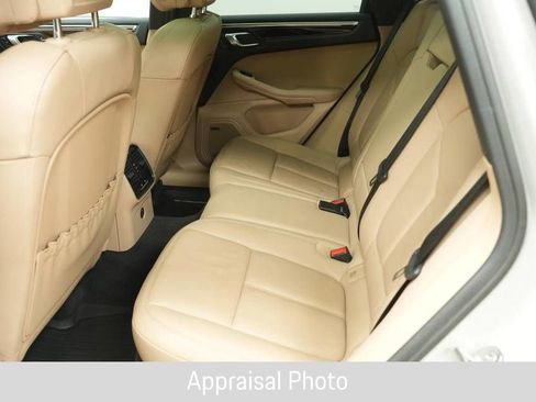 Certified 2019 Porsche Macan AWD/4WD image 27