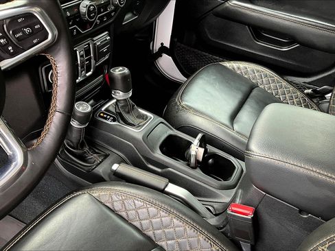 Used 2022 Jeep Wrangler Unlimited Sahara AWD/4WD image 10