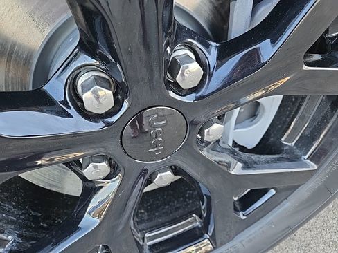 New 2026 Jeep Grand Cherokee Altitude AWD/4WD image 27