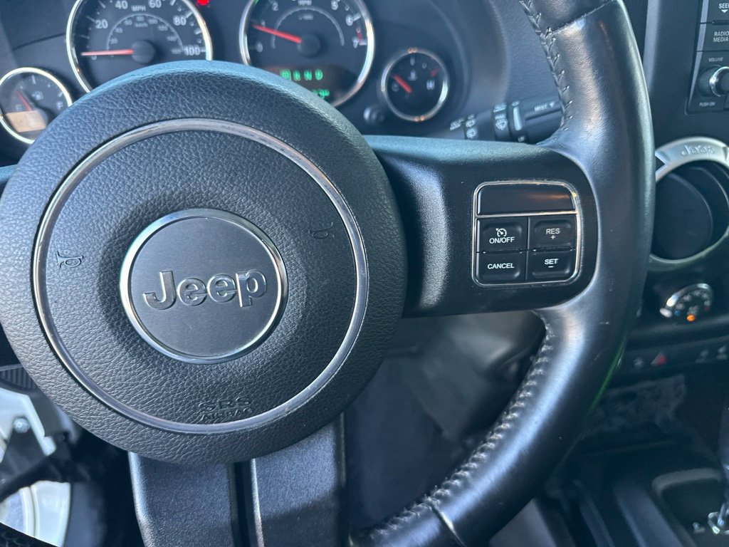 Used 2015 Jeep Wrangler Unlimited Rubicon w/ Connectivity Group AWD/4WD image 16